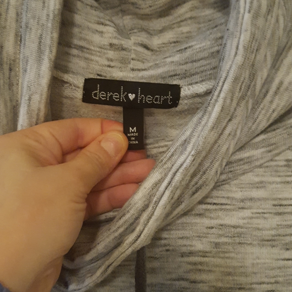 Derek heart grey and black cowl pullover - Picture 3 of 4